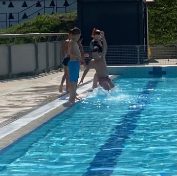 Razgibano, živahno, razigrano, počitniško, … (8)